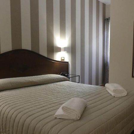 Hotel Piscina La Suite Prossedi 외부 사진