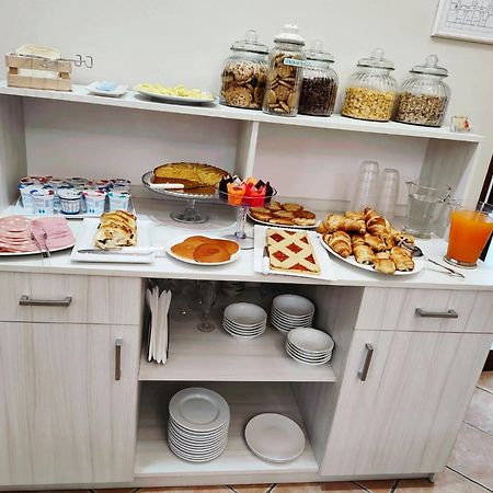 Hotel Piscina La Suite Prossedi 외부 사진