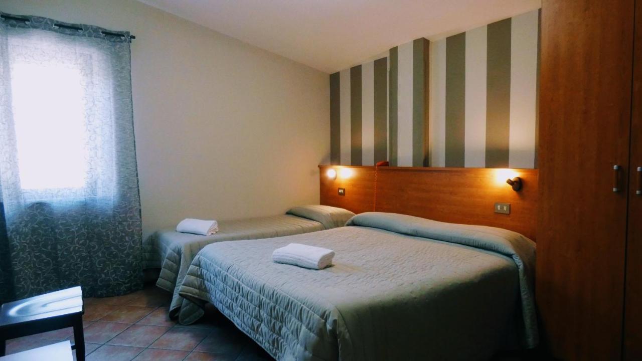 Hotel Piscina La Suite Prossedi 외부 사진