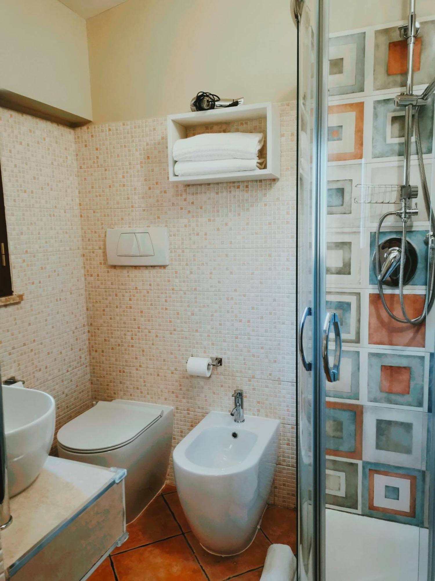 Hotel Piscina La Suite Prossedi 외부 사진