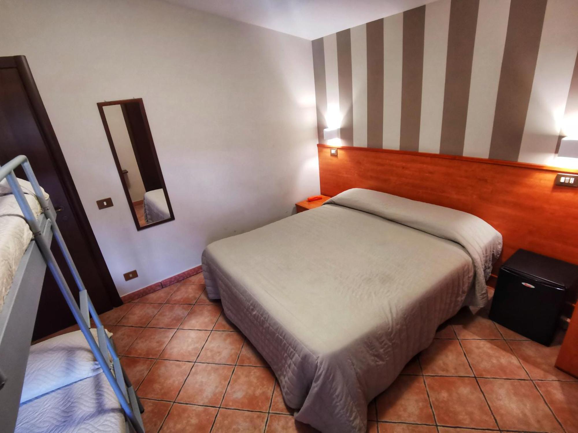 Hotel Piscina La Suite Prossedi 외부 사진