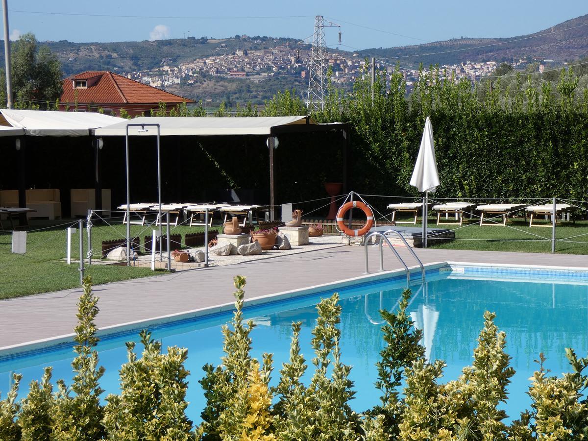 Hotel Piscina La Suite Prossedi 외부 사진